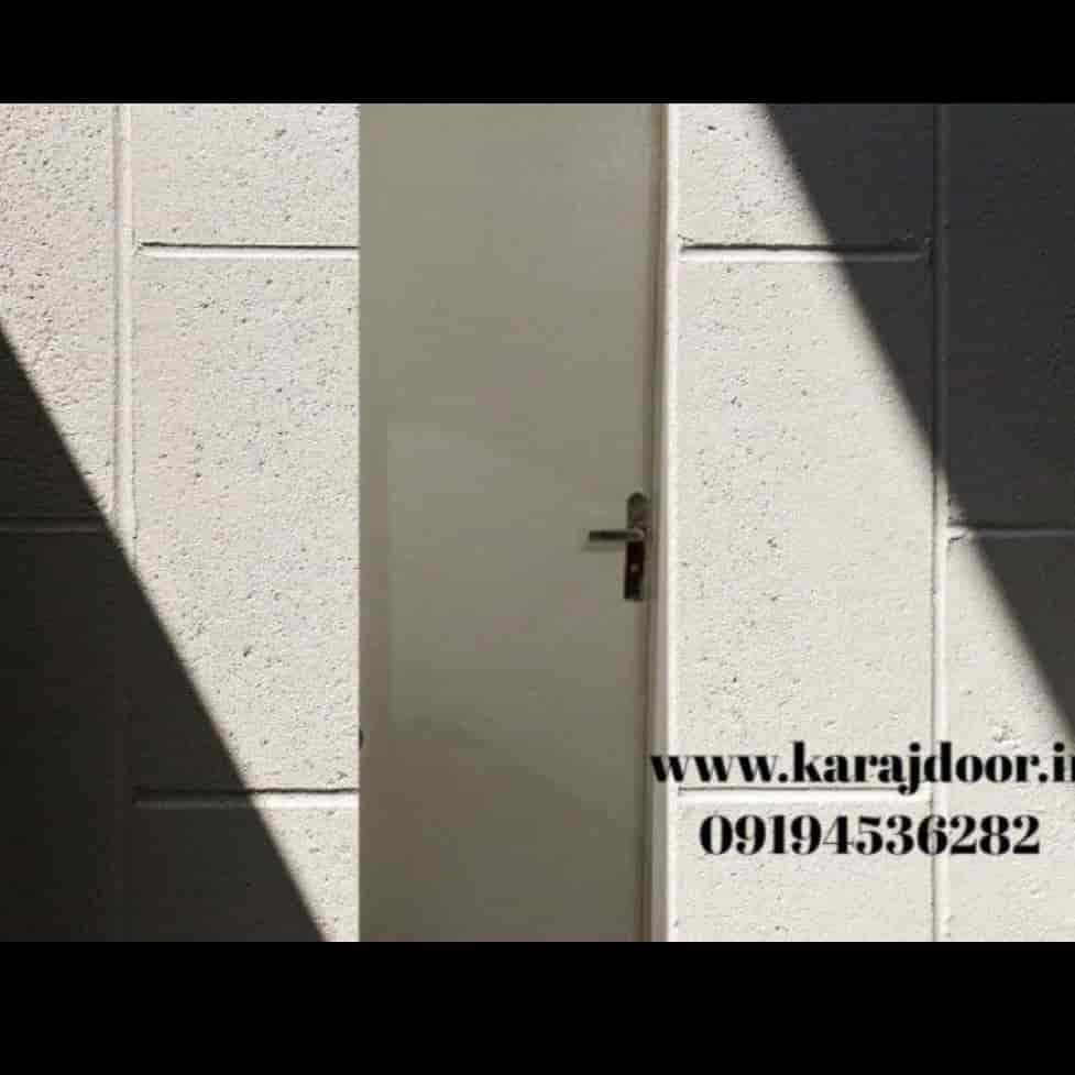 باب الغرفة